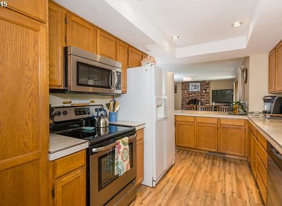 5th image of 802 NE 159th Ct