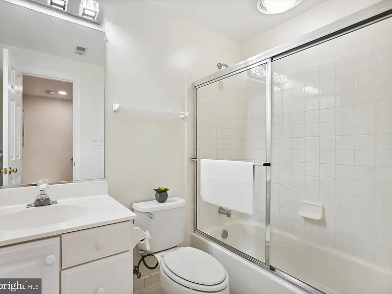 2071 Madrillon Rd — Photo 33