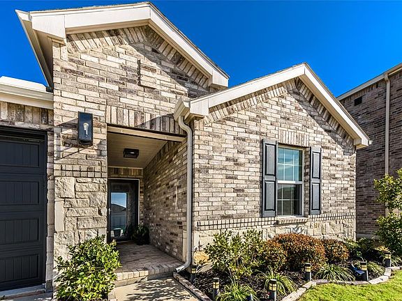 3rd image of 3005 Montserrat Creek Dr