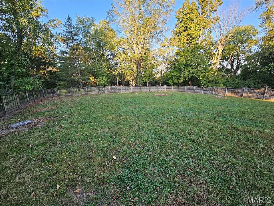 1st image of 15 Dogwood Ln
