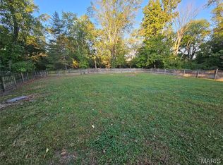 15 Dogwood Ln, Glen Carbon, IL 62034