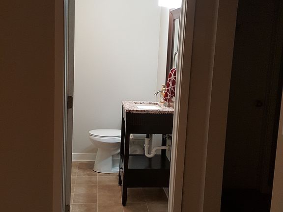 4th image of 910 Bellflower Dr