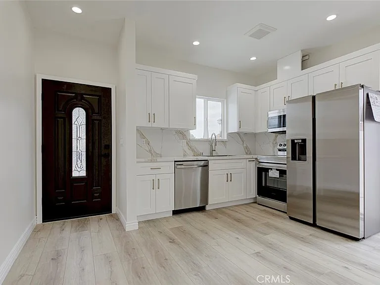 20502 Lull St — Photo 3