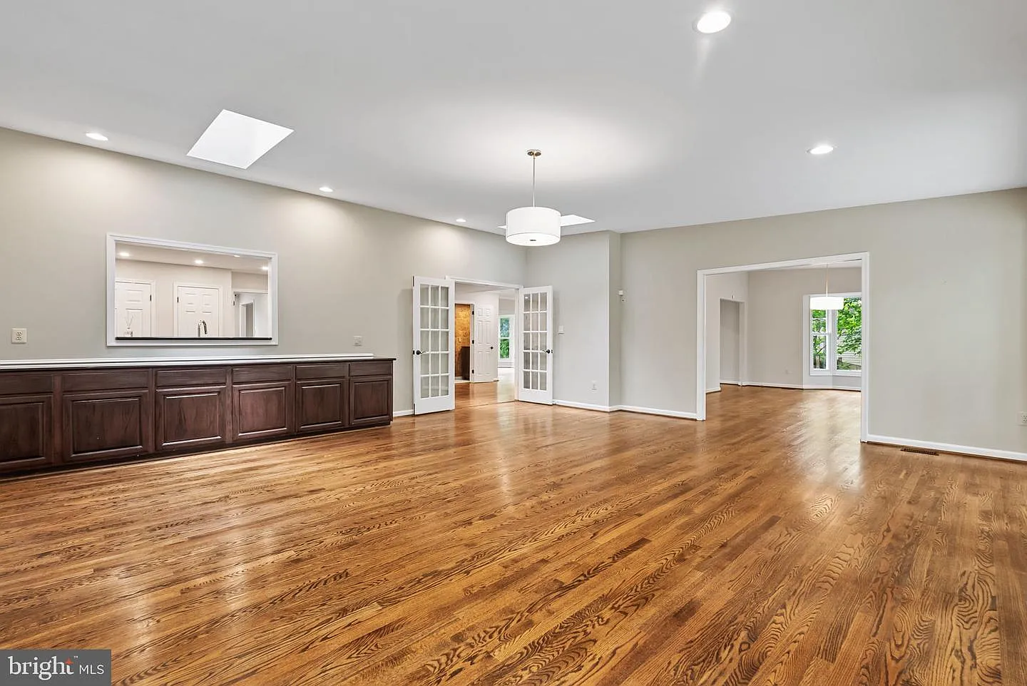 6 bed, 4.5 bath, 4404 sqft, $7,000 — Photo 2