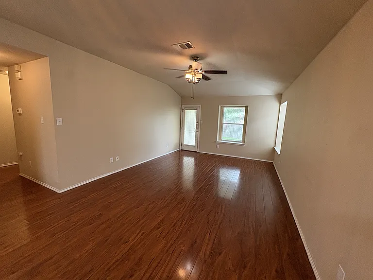 387 Paddington Dr — Photo 10