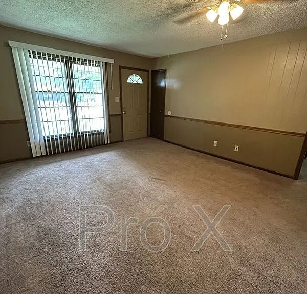 515 E Jefferson St — Photo 2