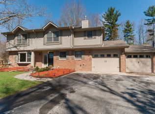 5749 Cowell Rd, Brighton, MI 48116
