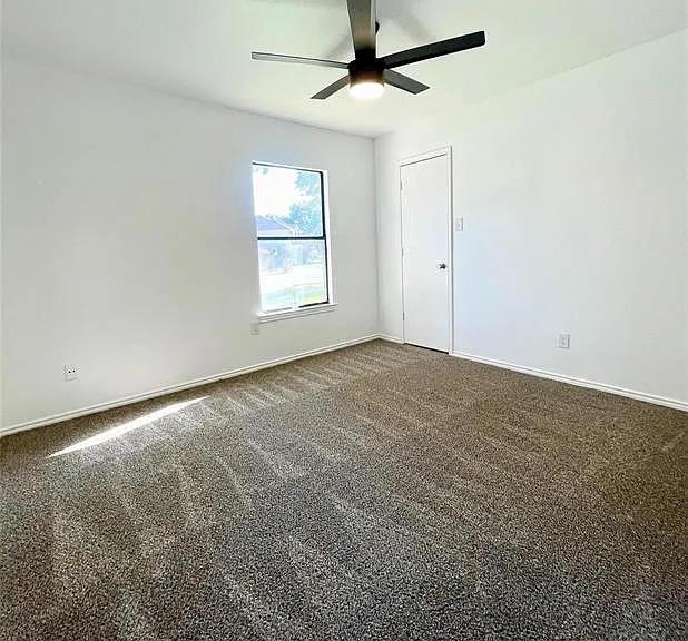 5704 Sterling Green Trl — Photo 37