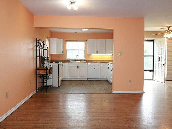 2nd image of 2501 Brewer St