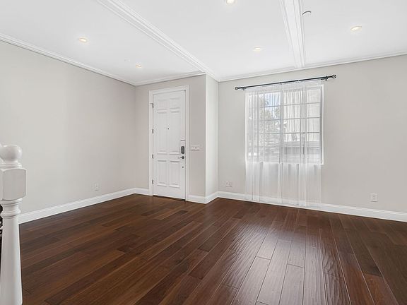 3rd image of 610 Crystal Ct
