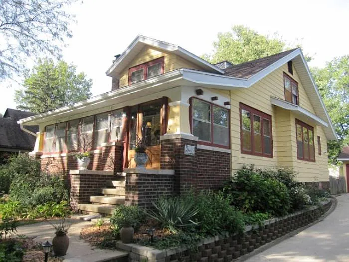 707 S Lynn St photo 1