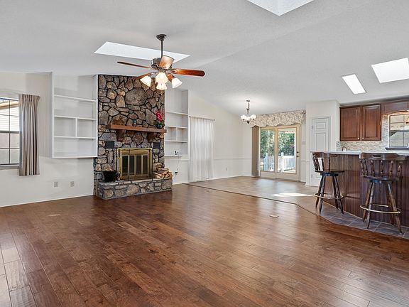 5th image of 105 Talmadge Pl