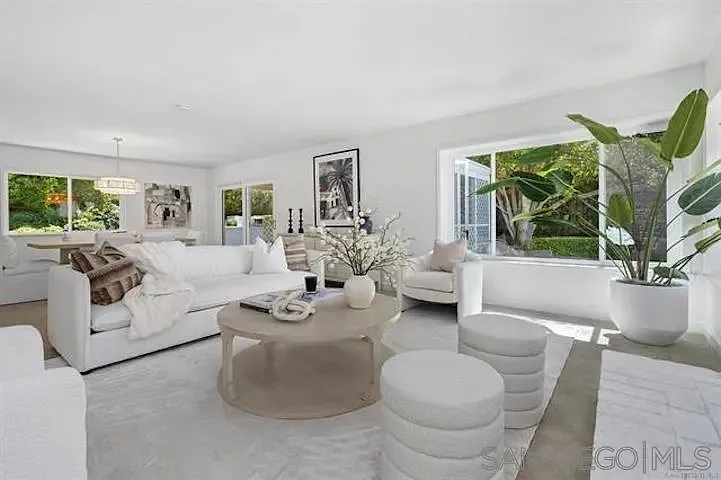 445 Avenida Primavera — Photo 6