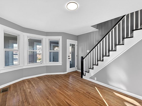 4th image of 854 Kennedy Blvd
