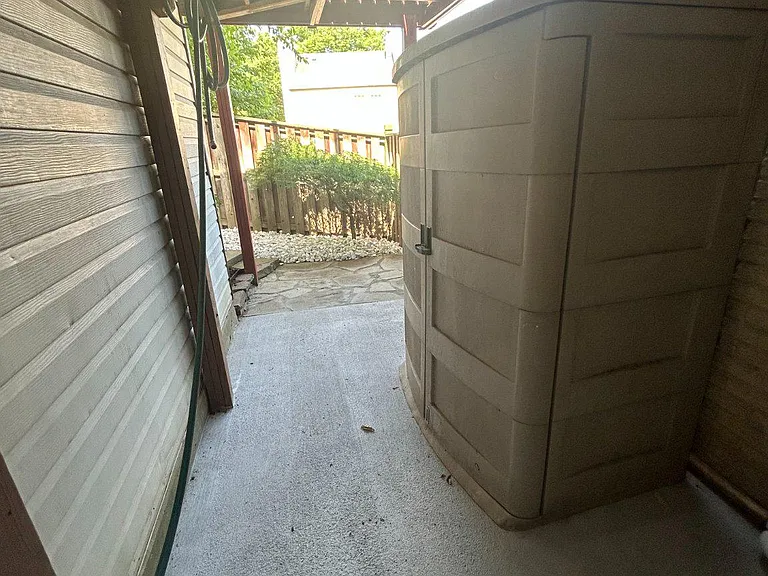 8616 Accokeek St — Photo 37