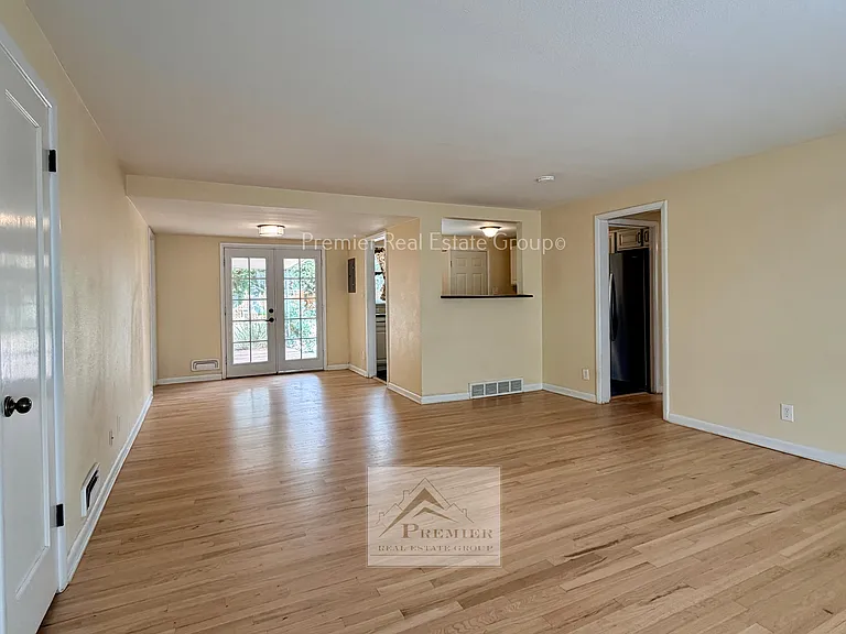 2140 Robin Dr — Photo 10