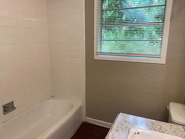 404 N Lindsey St — Photo 8