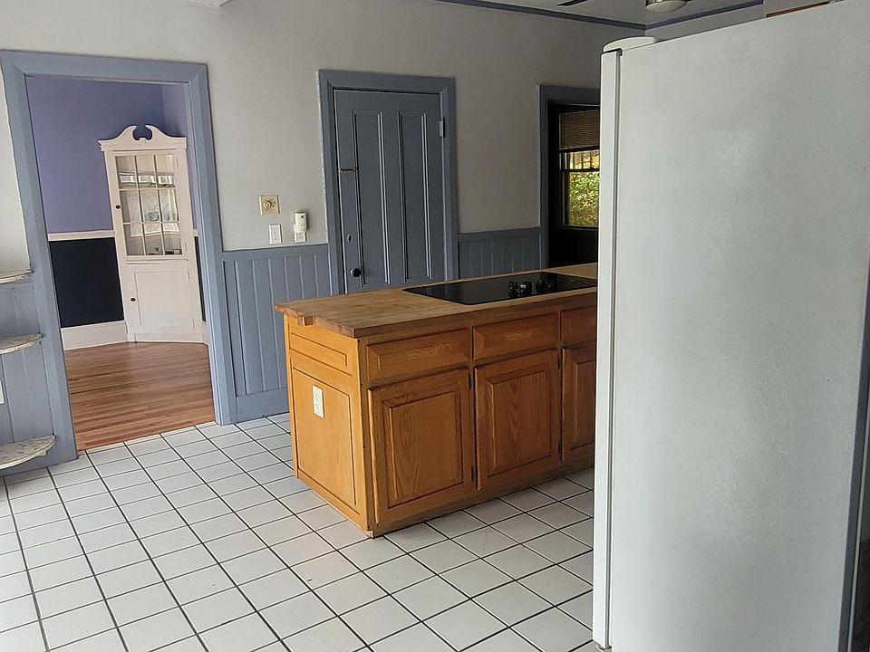 8 Main St Atkinson, NH, 03811 Apartments for Rent Zillow