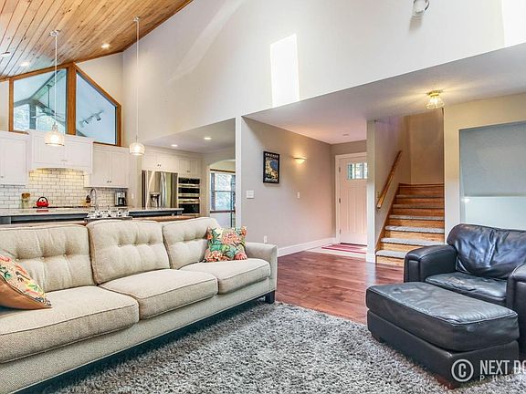 3rd image of 6684 Shari Dr