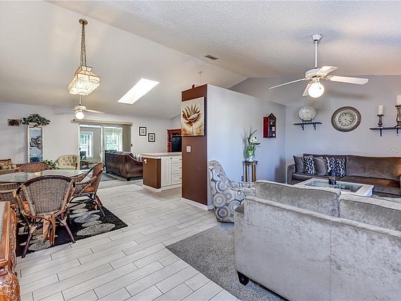 3rd image of 1885 Van Allen Cir