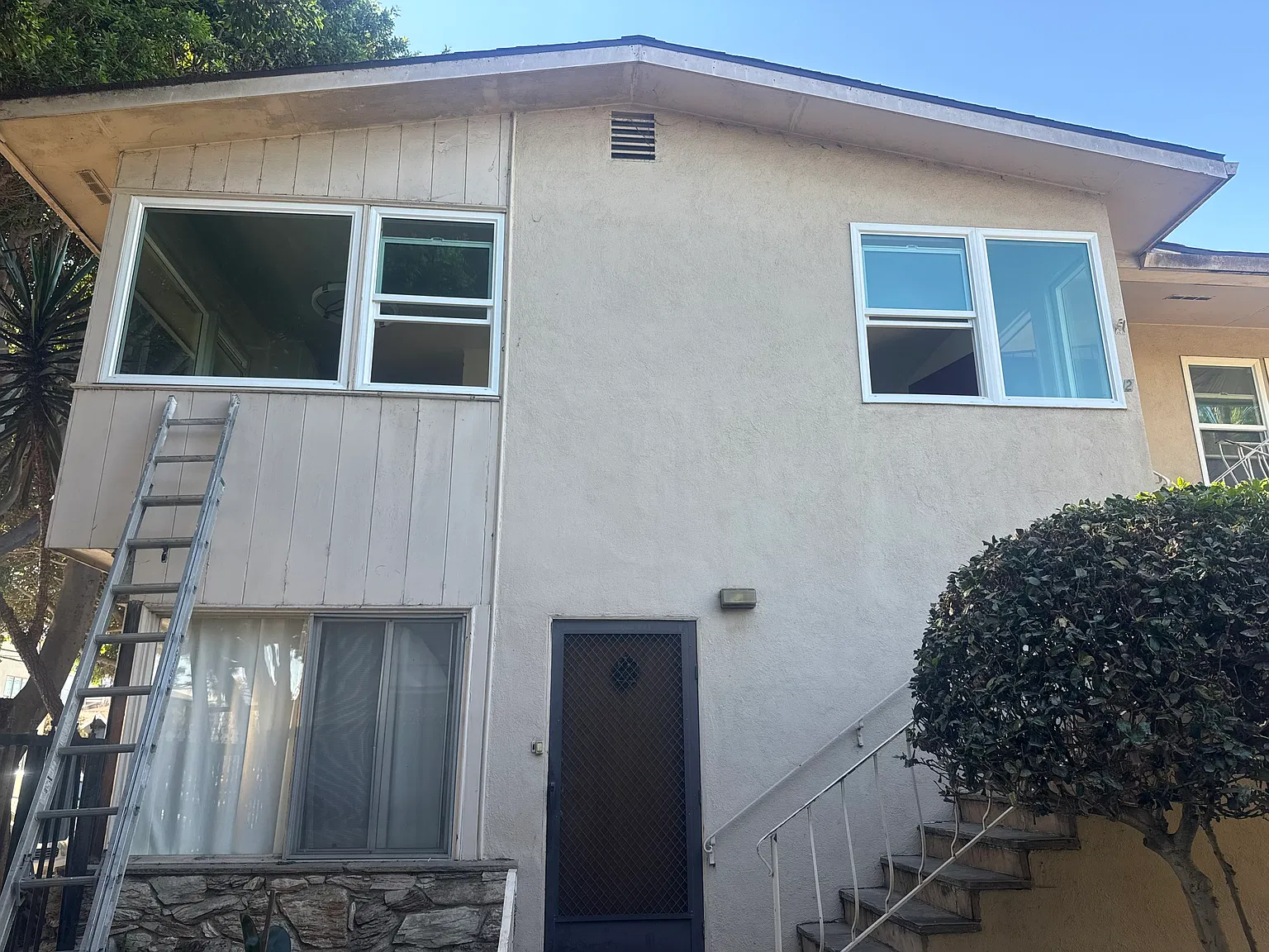2 bed, 850 sqft, $2,200 — Photo 1
