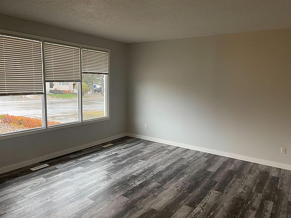 2nd image of 76 Dryburgh Cres