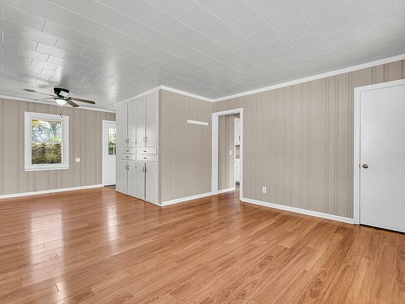 3rd image of 266 McHall Dr