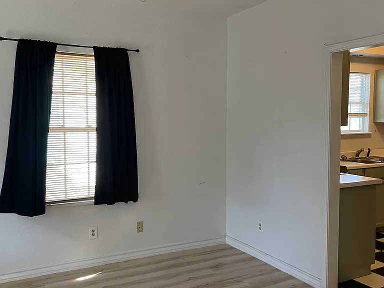411 E Lachapelle St — Photo 3