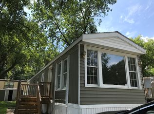 137 Holiday Lodge Rd, North Liberty, IA 52317