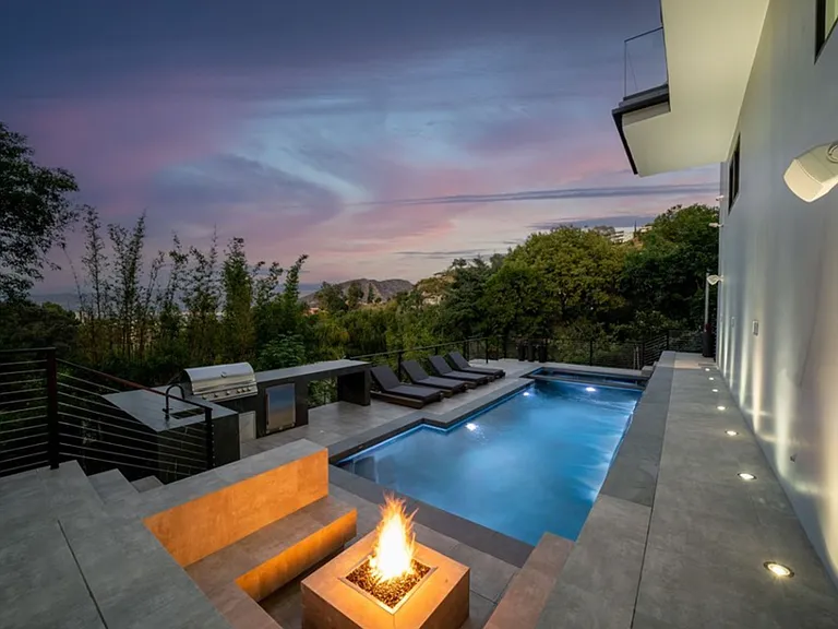 7317 Caverna Dr — Photo 48