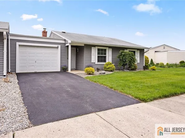 2 Belmar Rd #C, Monroe Township, NJ 08831
