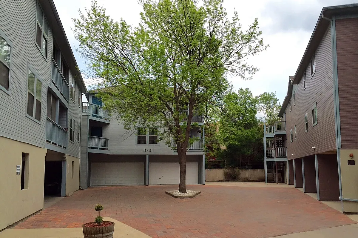 Elder Square — Photo 3