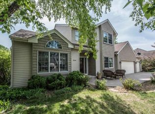 9549 Hillingdon Rd, Woodbury, MN 55125