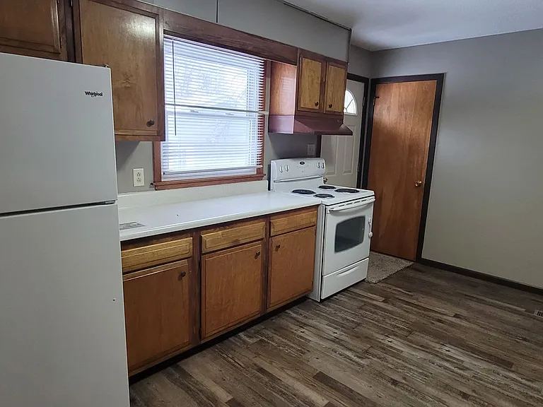 306 Norwood Dr NE — Photo 4