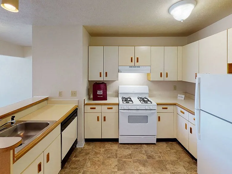 South Bridge Apartments — Photo 26