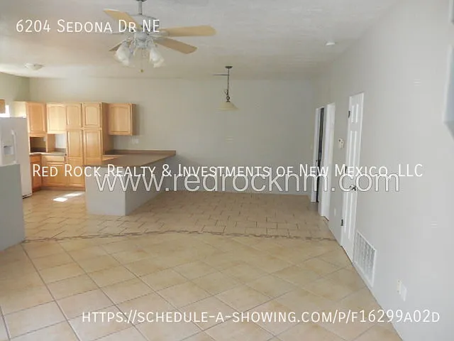 Rarely available 4BR Home in High Desert — Photo 4