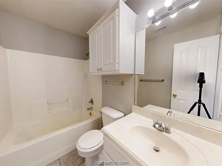 2404 Trace Mdws — Photo 21