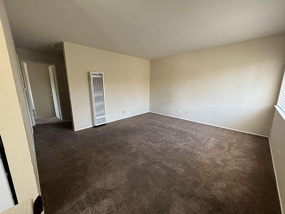 3rd image of 3227 Williamsburg Dr #4