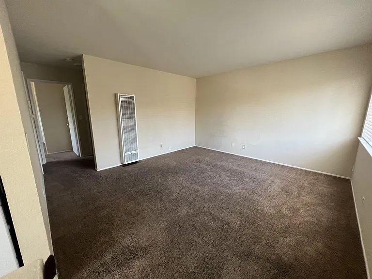 3227 Williamsburg Dr #4 — Photo 3