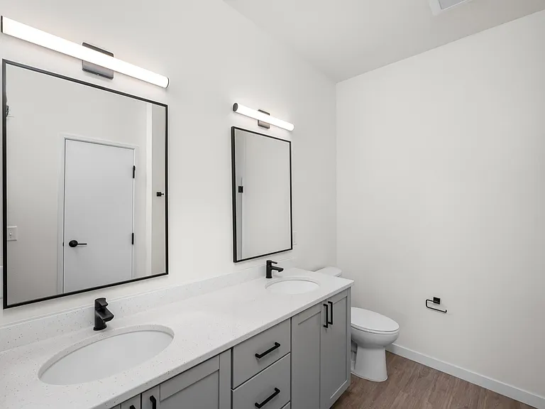 7. Franklin 3.2 - Bathroom 1 7. Franklin 3.2 - Bathroom 1