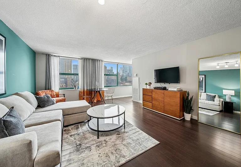 West77 Apartments — Photo 80
