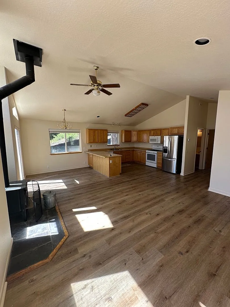Three bedroom home in Tahoe Donner Available for long term lease — Photo 3