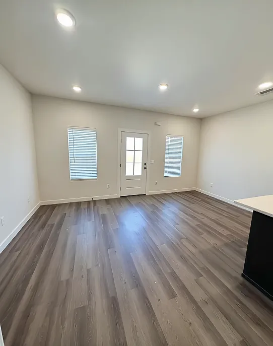 3 bed, 2.5 bath, 1414 sqft, $1,895 — Photo 3