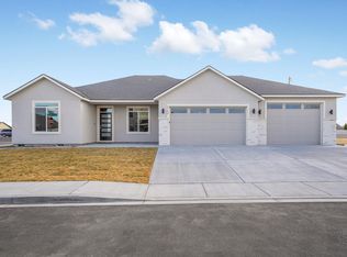 8702 Silver Mound Dr, Pasco, WA 99301