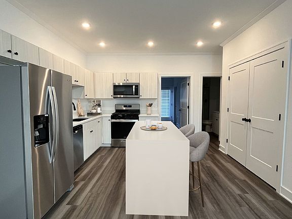2nd image of 8811 N Helena Ave