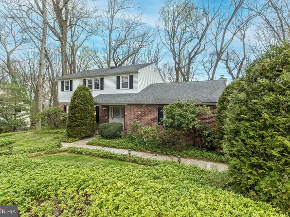 687 Forest Rd, Wayne, PA 19087