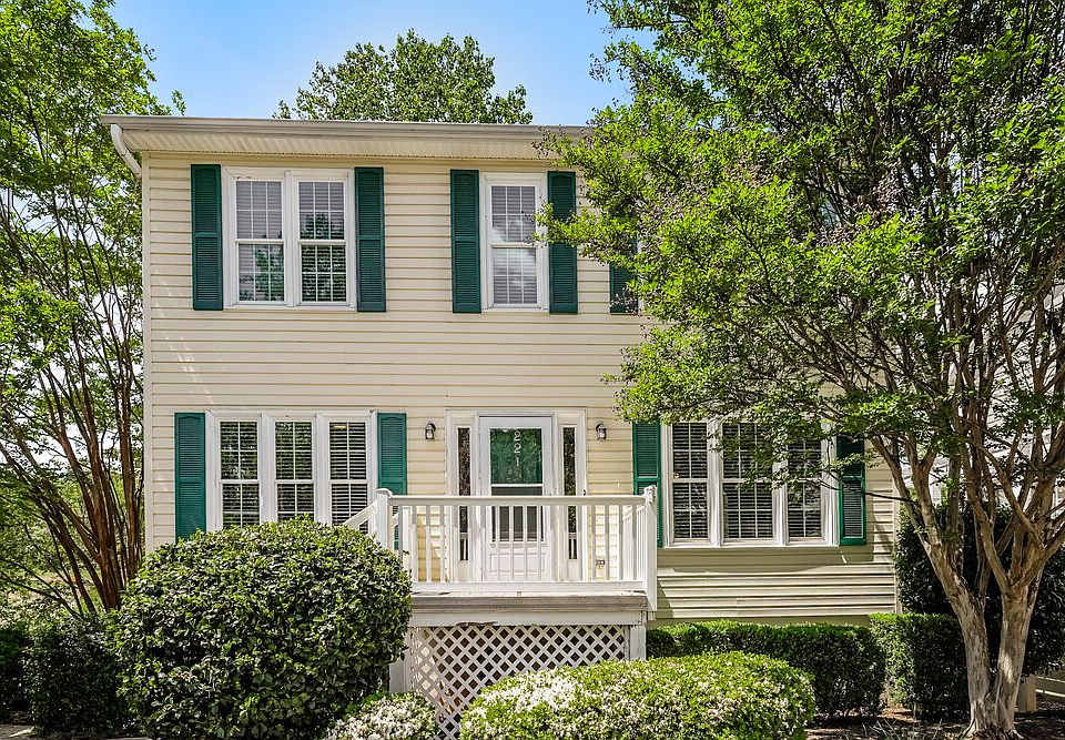 1st image of 221 Guinevere Ct