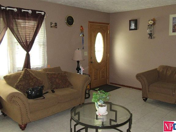 4th image of 8010 Groves Cir