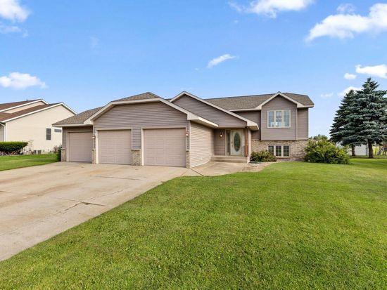1305 18th St E, Glencoe, MN 55336