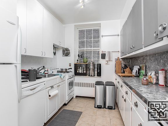 3rd image of 9 Charlton St APT 6